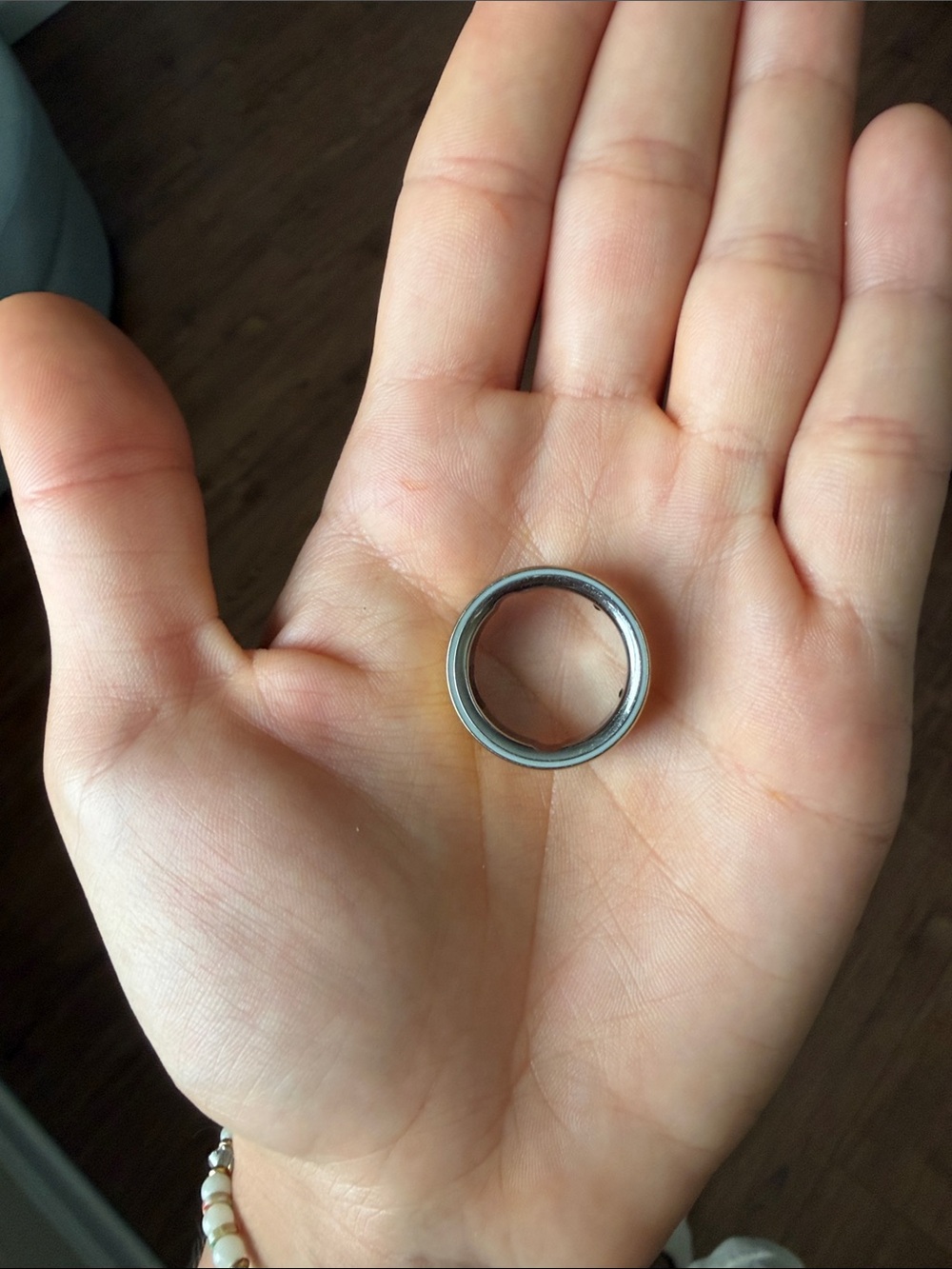Oura Ring 4 - Gold size 9 - Picture 3 of 5